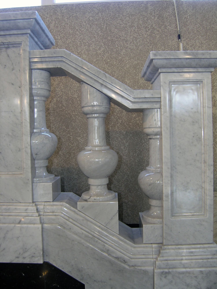 Лестница из мрамора Blanco Carrara (Crumar) 