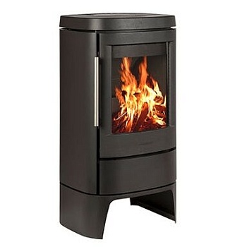 Печь HWAM 4520c на низком подиуме 