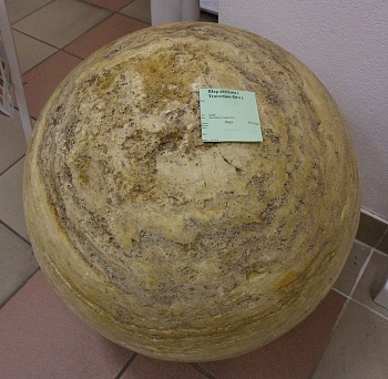 Шар из мрамора Travertino Oro (Arriaga) 